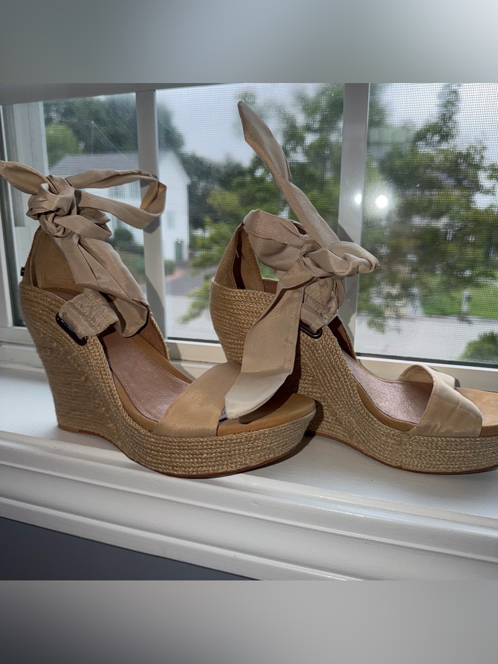 UGG Jules platform nude sandal size 7.5